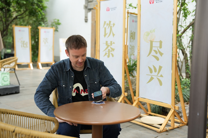 锦州：免签退税支付宝成外国人来华三宝 “五一”入境游客用支付宝消费涨180%
